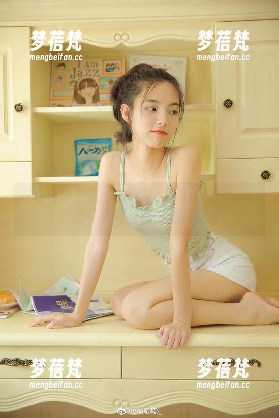一场视觉之旅：Umeko J私拍Summer作品，承载着无数温馨图片